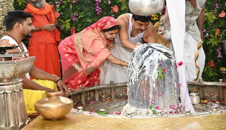 CM Worship in Mahakaleshwar Temple: Dr. Yadav's visit