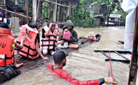 Philippines Flood Risk: Heavy rain causes chaos, closures